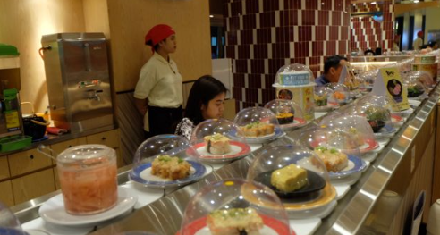 Review Restoran Jepang dengan konsep sushi belt terbaru